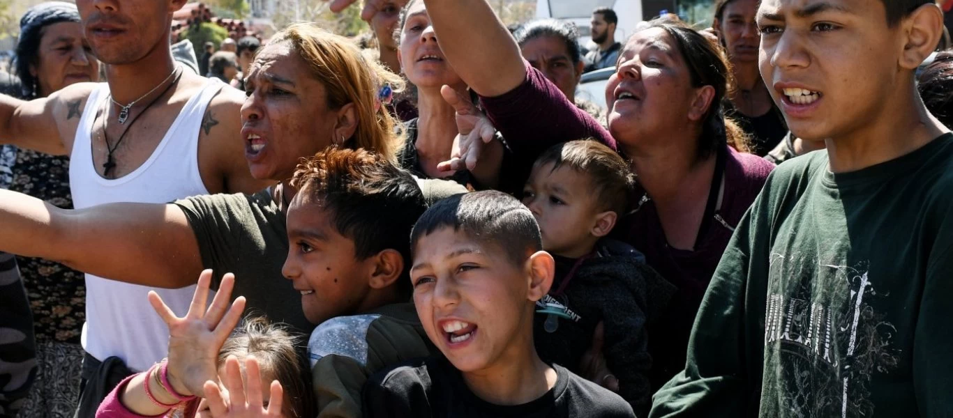 Λάρισα: Την ώρα που οι κάτοικοι «έτρωγαν» πρόστιμα οι Ρομά συνωστίζονταν - Φόβοι για 1800 κρούσματα!